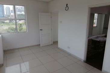 Jalan Klang Lama. 3 Storey Bungalow for Sale