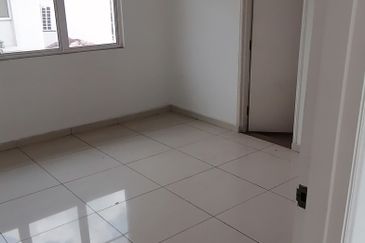 Jalan Klang Lama. 3 Storey Bungalow for Sale