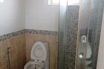 Jalan Klang Lama. 3 Storey Bungalow for Sale