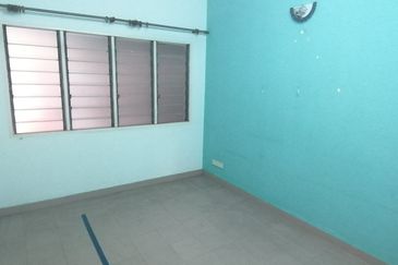 OUG, Bungalow with Spacious Land for Sale