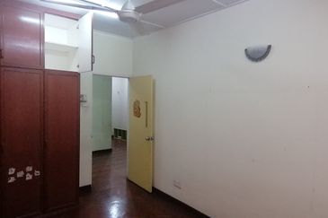 OUG, Bungalow with Spacious Land for Sale