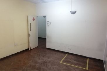 OUG, Bungalow with Spacious Land for Sale