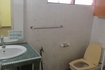 OUG, Bungalow with Spacious Land for Sale