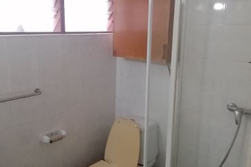 OUG, Bungalow with Spacious Land for Sale