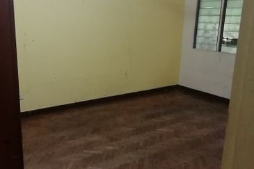 OUG, Bungalow with Spacious Land for Sale