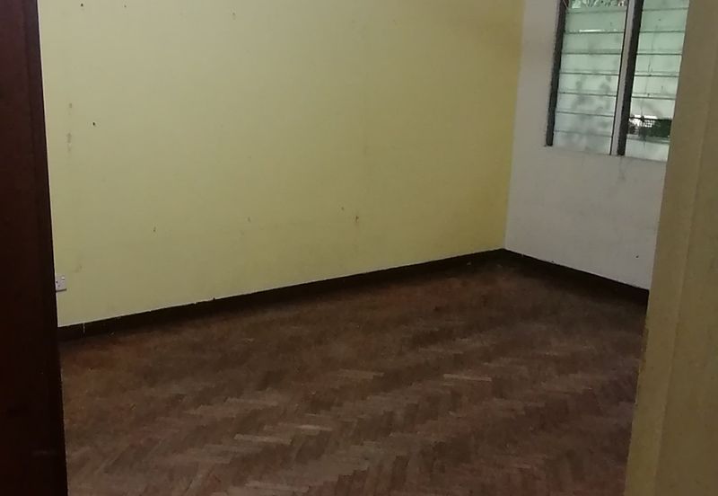 OUG, Bungalow with Spacious Land for Sale