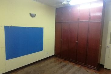 OUG, Bungalow with Spacious Land for Sale