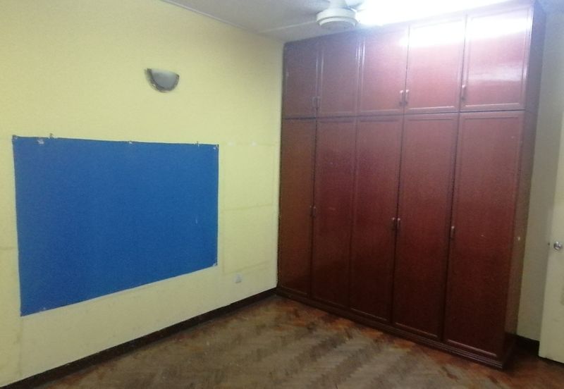 OUG, Bungalow with Spacious Land for Sale