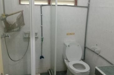 OUG, Bungalow with Spacious Land for Sale