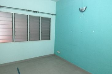 OUG, Bungalow with Spacious Land for Sale