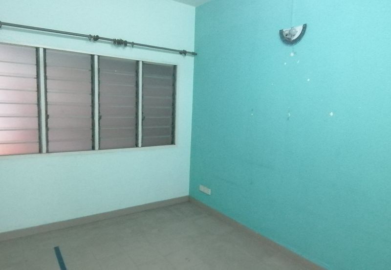 OUG, Bungalow with Spacious Land for Sale