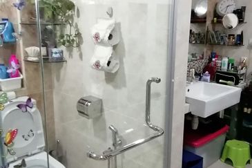 OUG, 2 Storey Bungalow for Sale