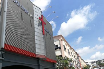 OFF JALAN SERI KEMBANGAN