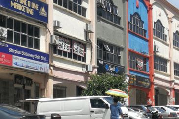 OFF JALAN SERI KEMBANGAN