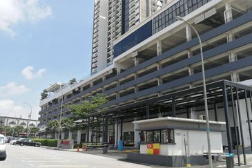 OFF JALAN SERI KEMBANGAN