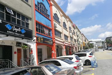 OFF JALAN SERI KEMBANGAN