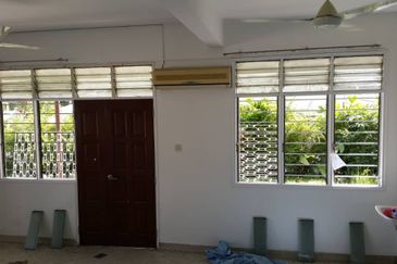 New Refurbish Semi D with Big Land For Sales