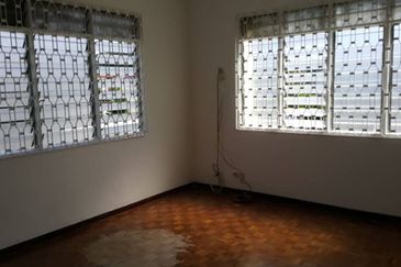 New Refurbish Semi D with Big Land For Sales