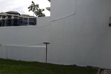 New Refurbish Semi D with Big Land For Sales