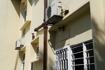 New Refurbish Semi D with Big Land For Sales