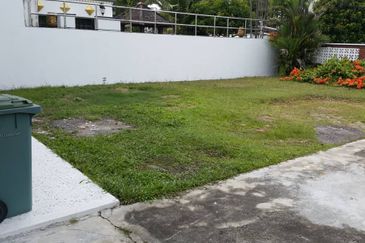 New Refurbish Semi D with Big Land For Sales