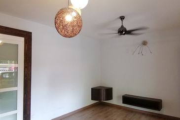 OUG/Happy Garden 3 Storey Semi D For Sale