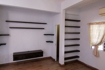 OUG/Happy Garden 3 Storey Semi D For Sale