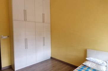 OUG/Happy Garden 3 Storey Semi D For Sale