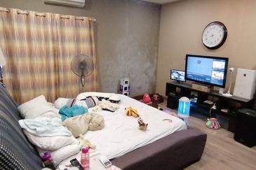 OUG/Happy Garden 3 Storey Semi D For Sale