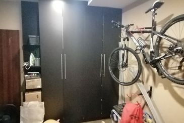 OUG/Happy Garden 3 Storey Semi D For Sale