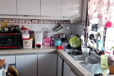 OUG/Happy Garden 1 Storey Terrace for sale