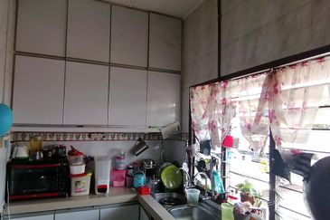 OUG/Happy Garden 1 Storey Terrace for sale