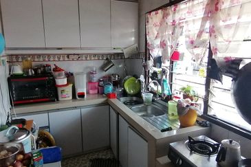 OUG/Happy Garden 1 Storey Terrace for sale