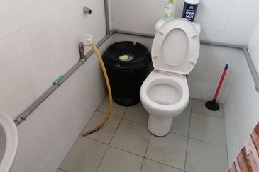 OUG/Happy Garden 1 Storey Terrace for sale