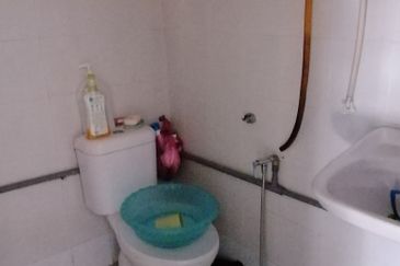 OUG/Happy Garden 1 Storey Terrace for sale