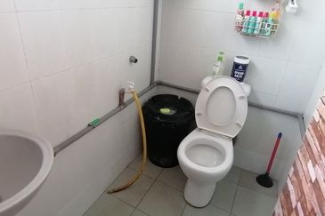 OUG/Happy Garden 1 Storey Terrace for sale