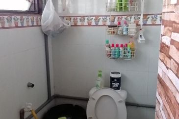 OUG/Happy Garden 1 Storey Terrace for sale