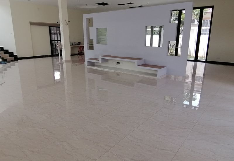 OUG/Taman Yarl Bungalow with High Ceiling For Sale