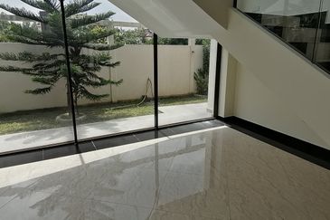 OUG/Taman Yarl Bungalow with High Ceiling For Sale