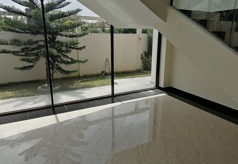 OUG/Taman Yarl Bungalow with High Ceiling For Sale