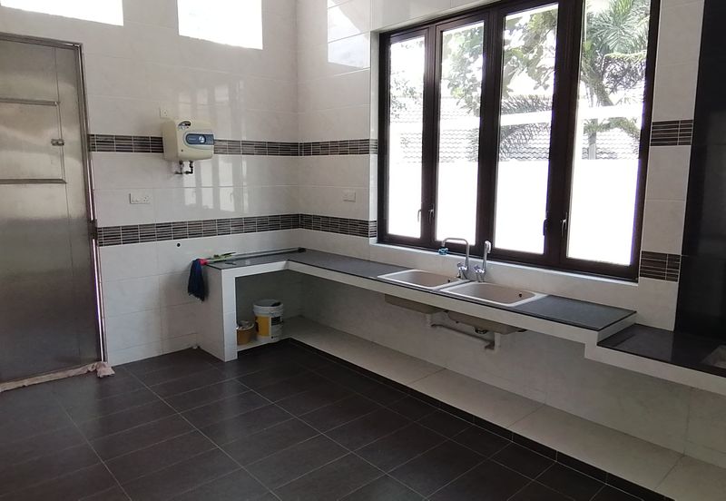 OUG/Taman Yarl Bungalow with High Ceiling For Sale