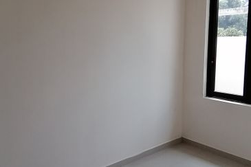 OUG/Taman Yarl Bungalow with High Ceiling For Sale