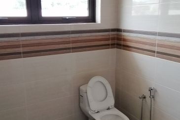 OUG/Taman Yarl Bungalow with High Ceiling For Sale