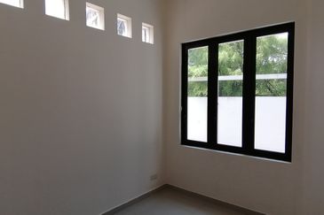 OUG/Taman Yarl Bungalow with High Ceiling For Sale