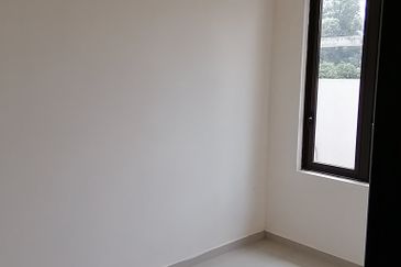 OUG/Taman Yarl Bungalow with High Ceiling For Sale