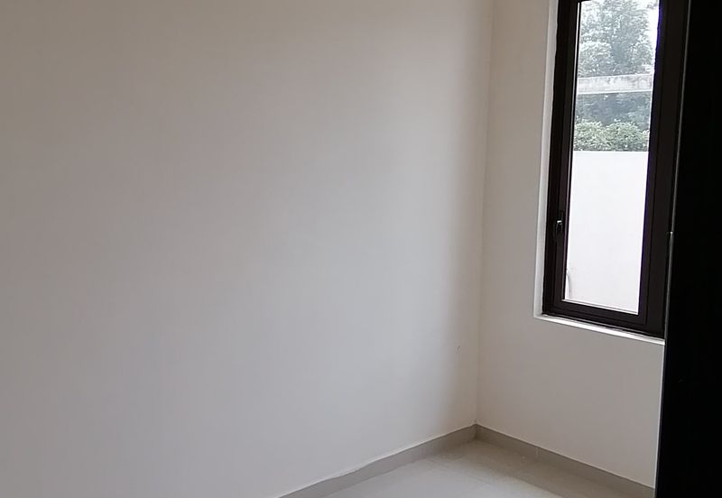 OUG/Taman Yarl Bungalow with High Ceiling For Sale