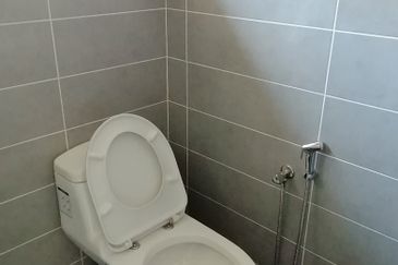 OUG/Taman Yarl Bungalow with High Ceiling For Sale