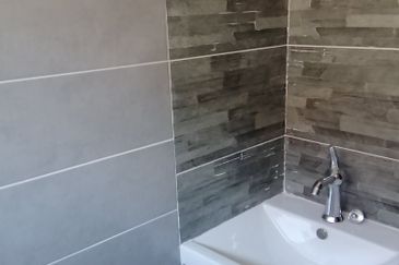 OUG/Taman Yarl Bungalow with High Ceiling For Sale