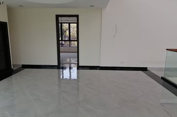 OUG/Taman Yarl Bungalow with High Ceiling For Sale