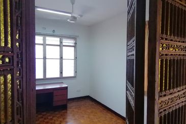 OUG 2 Storey Semi D Strategic Location for Sale